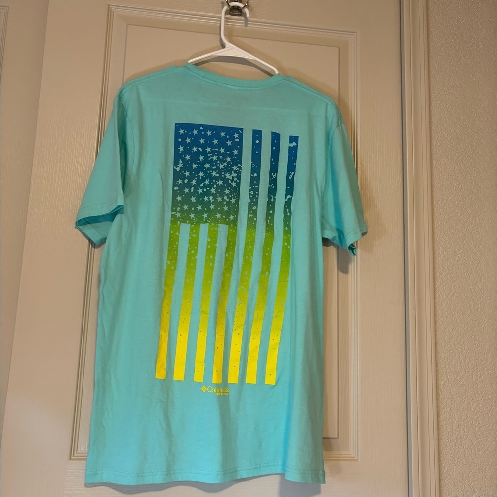 Columbia Sky Blue Tee with American Flag Design Mens Size Large